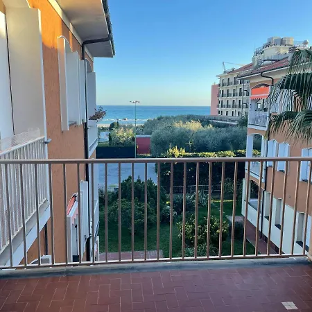 Apartment Spazioso A Diano Marina